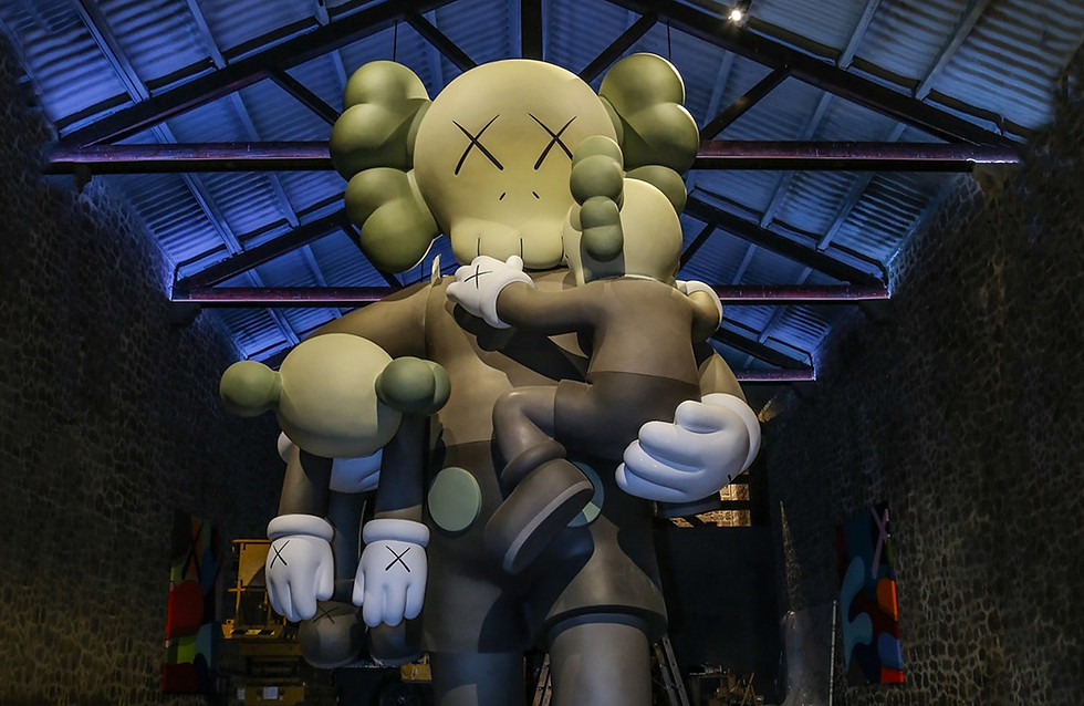 http-__hypebeast.com_image_2015_08_kaws-exhibition-installation-la-nave-las-salinas-2.jpg