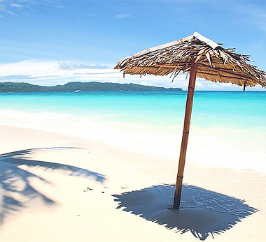 Boracay_White_Beach_in_day_(985286231).jpg