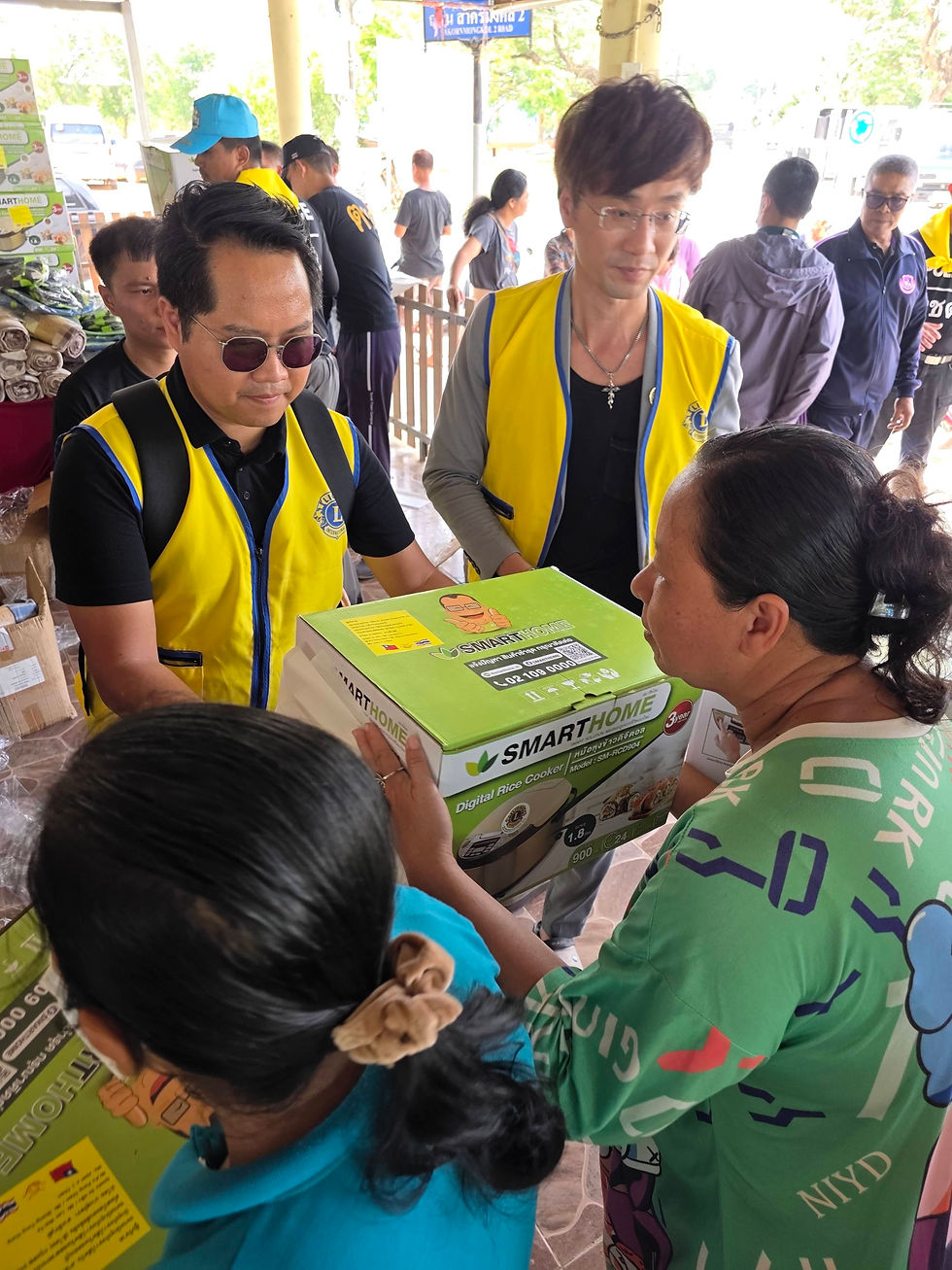 IBCfirm lawyers and partners delivering humanitarian aid and relief supplies to flood victims in Hat Yai, Songkhla Province, Thailand, demonstrating cross-border humanitarian support and social responsibility.