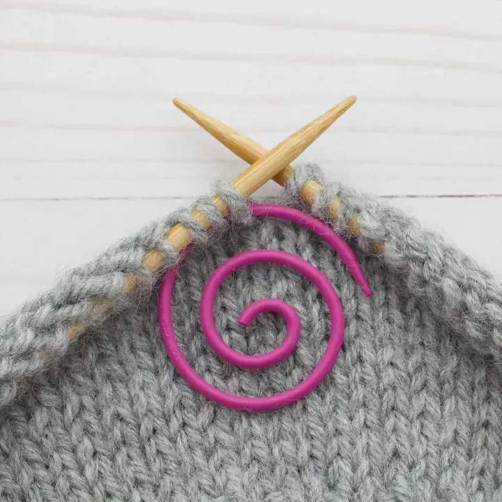 Thumbnail: Colourful Spiral Cable Needle