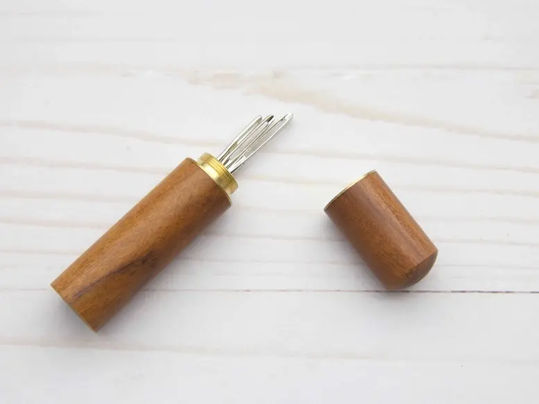 Thumbnail: Wooden Darning Needle Case