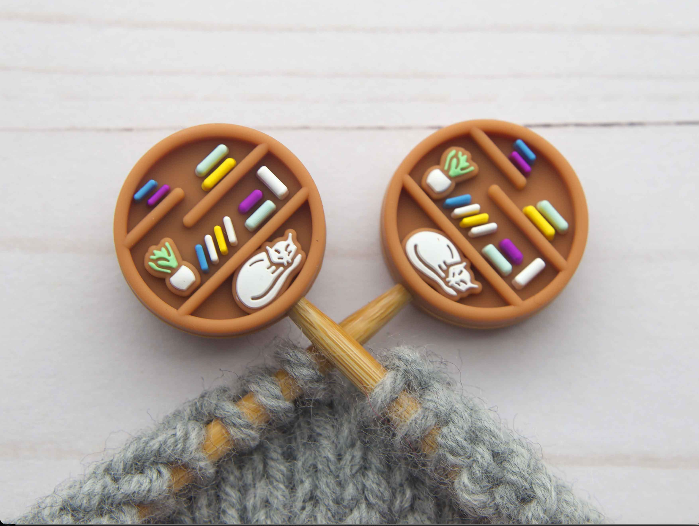 Cats & Reading | Needle Toppers