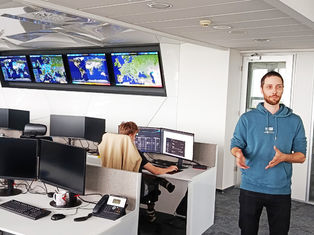 Ondrej Kubovic führt durch die ESET Labs