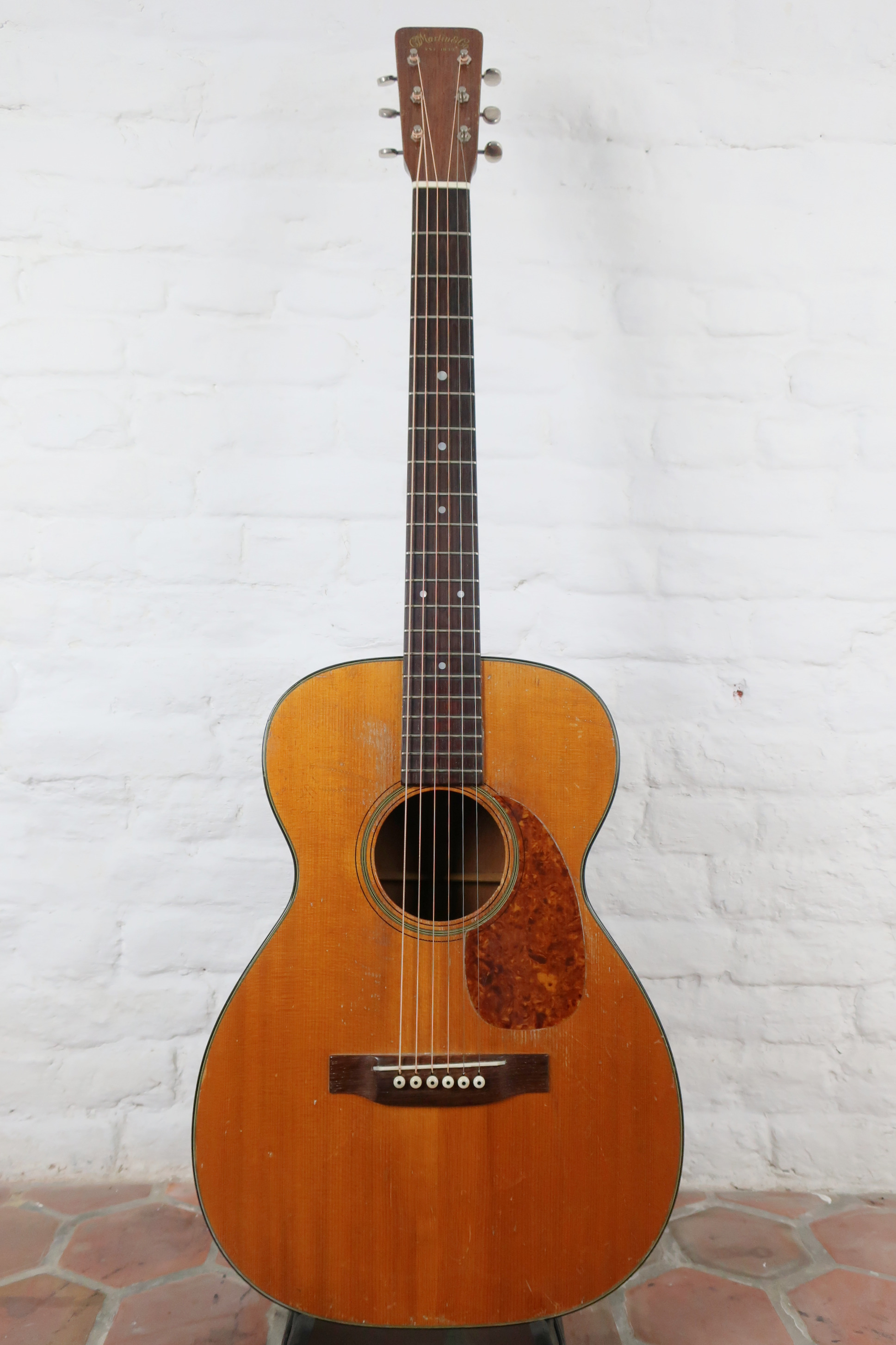 1957 Martin 0-18 - Thumbnail 4