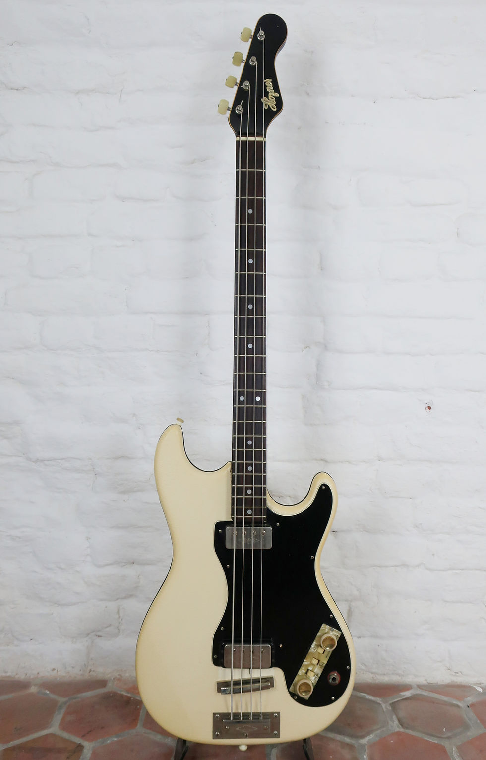 Thumbnail: 1962 Höfner 182 bass