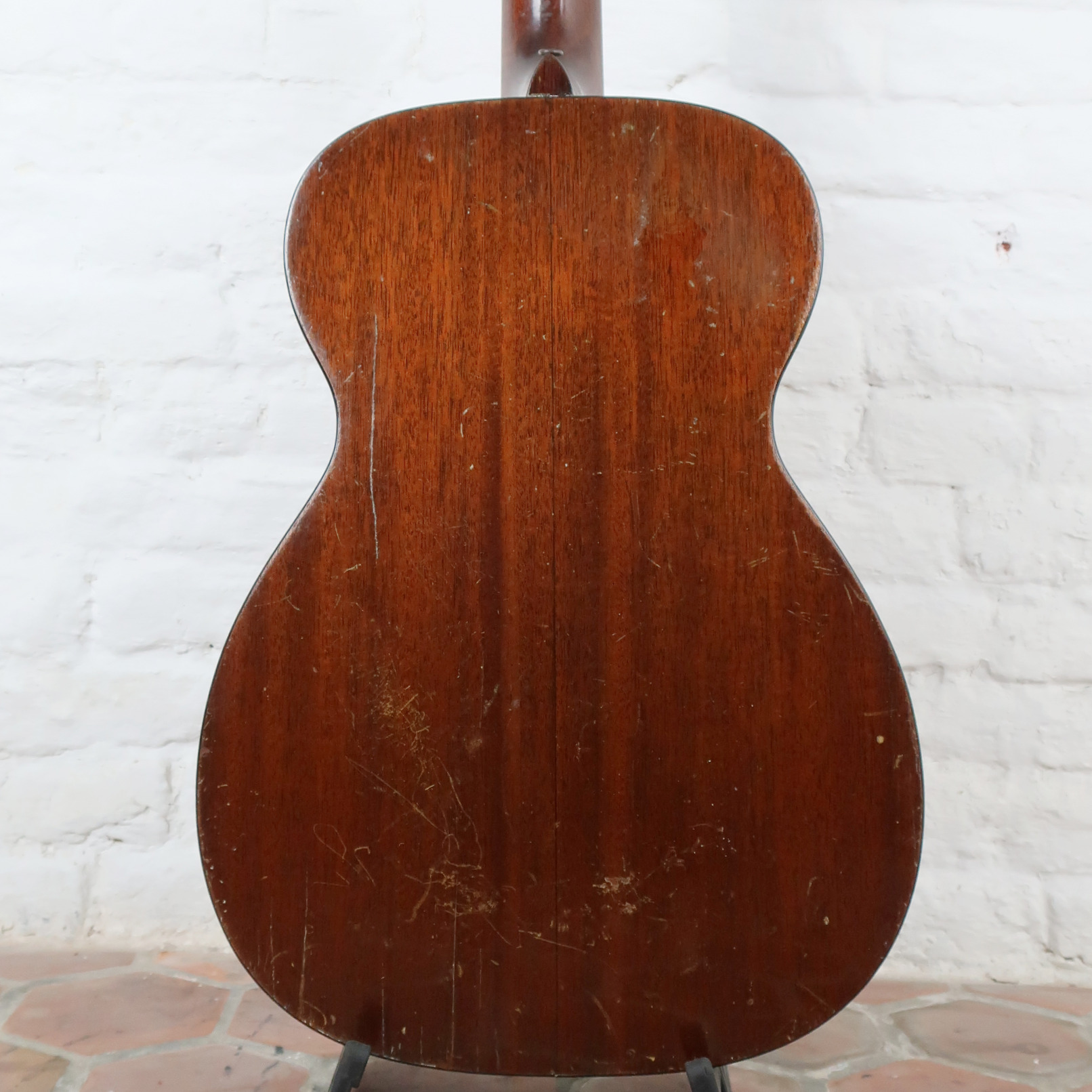 1957 Martin 0-18 - Thumbnail 2