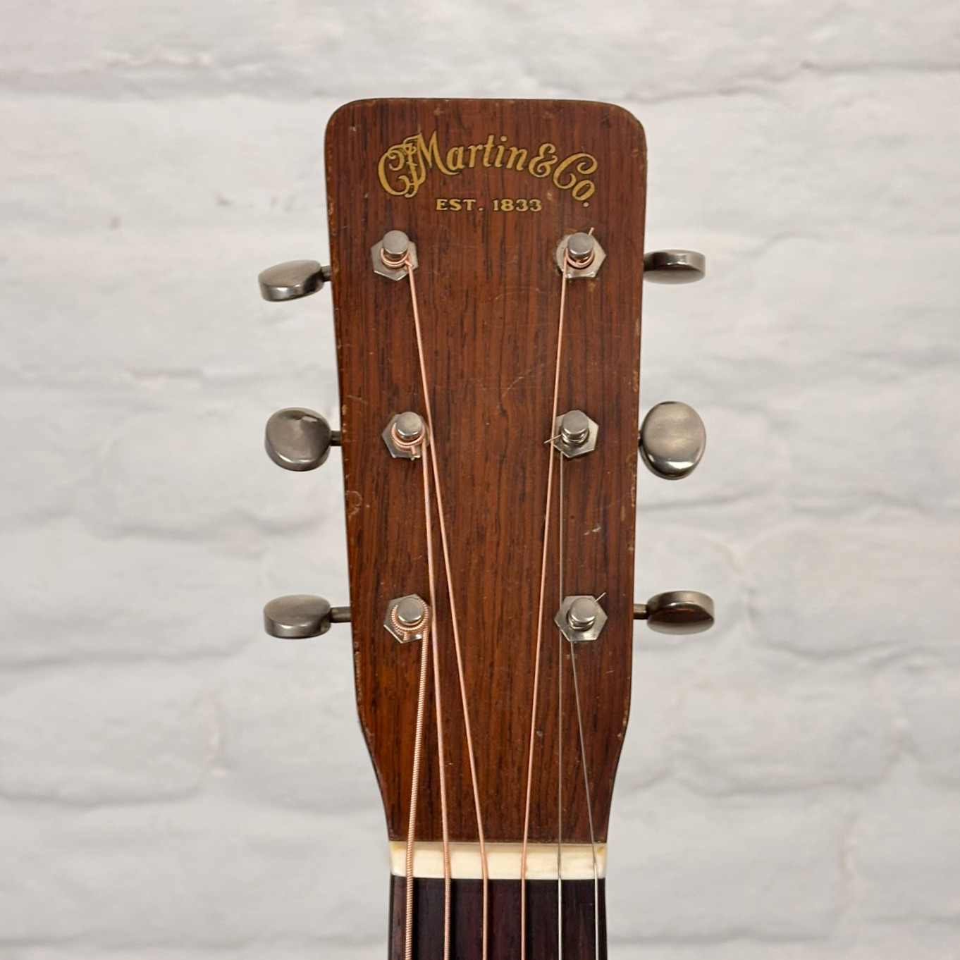 1957 Martin 0-18 - Thumbnail 5