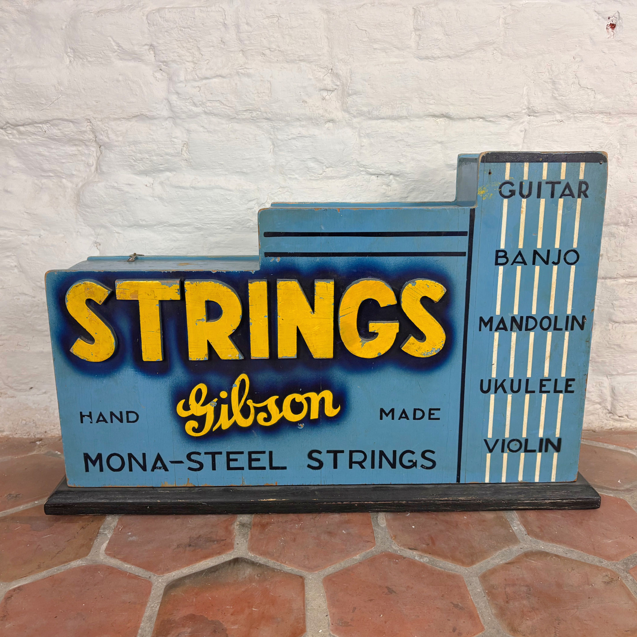 30s Gibson String display