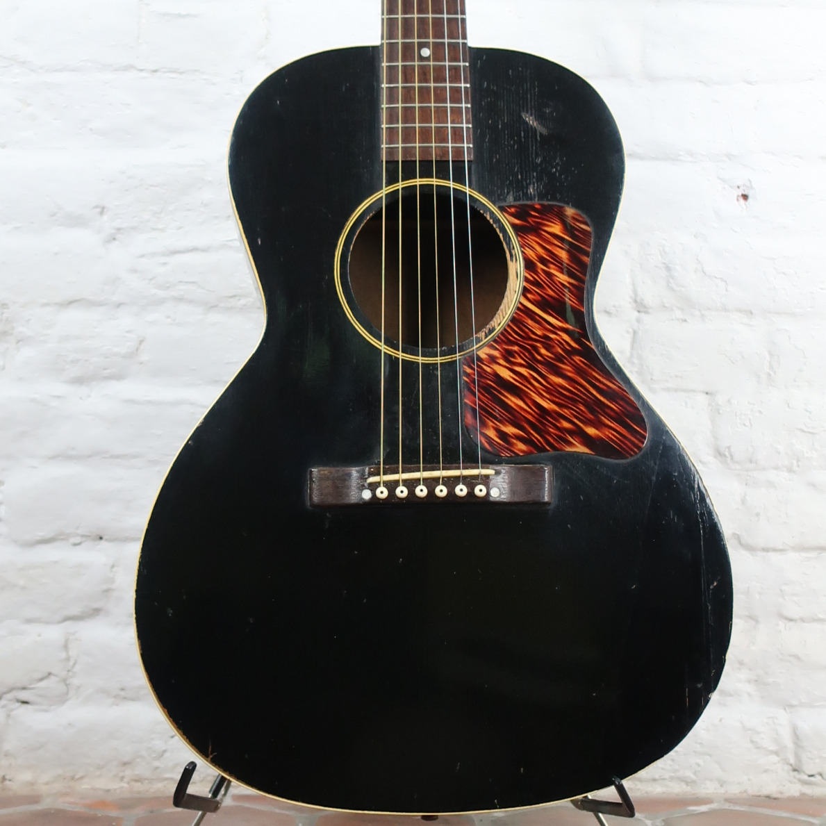 1939 Gibson L00 - Image 1