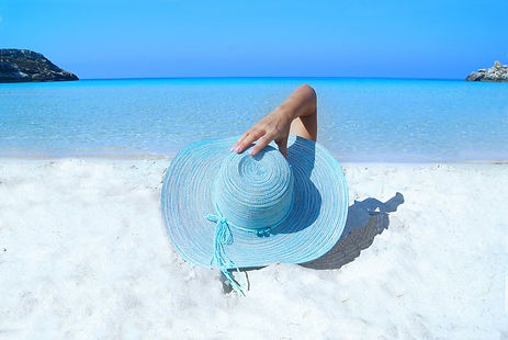 fashion-model-beach-hat.jpeg