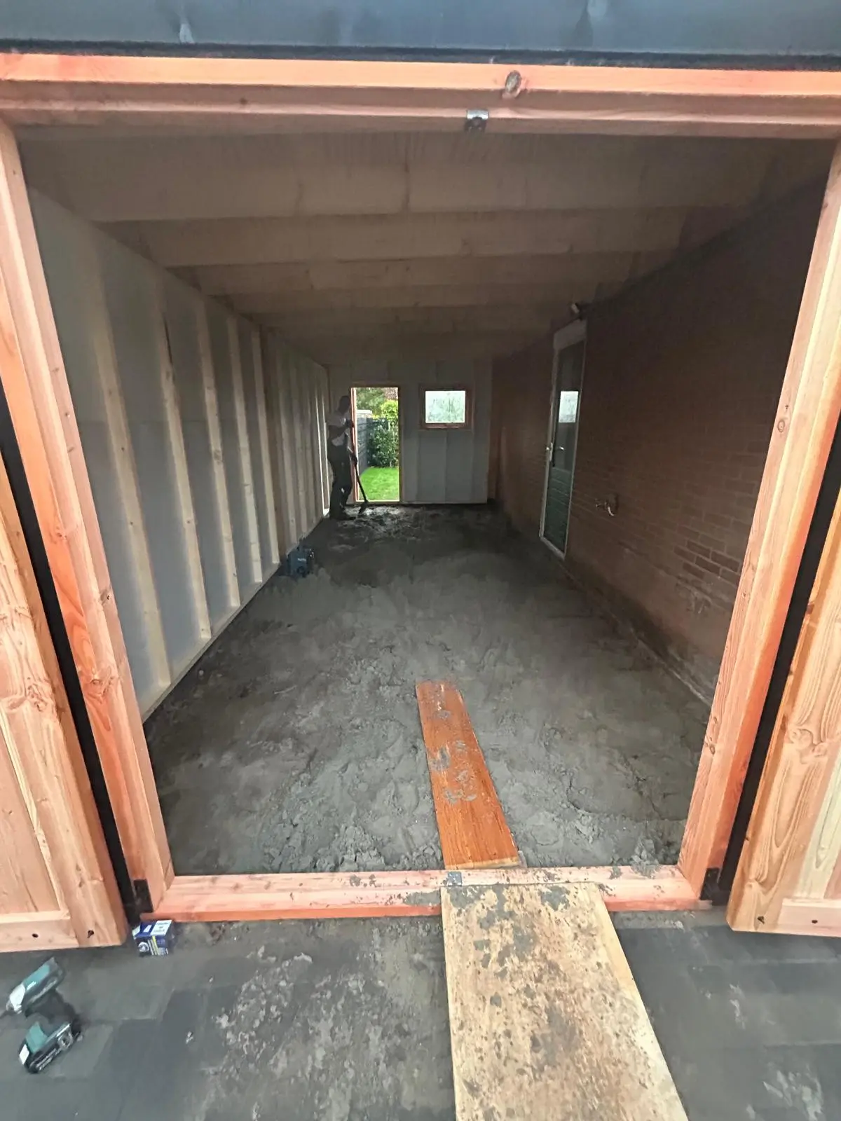 Bestrating in schuur