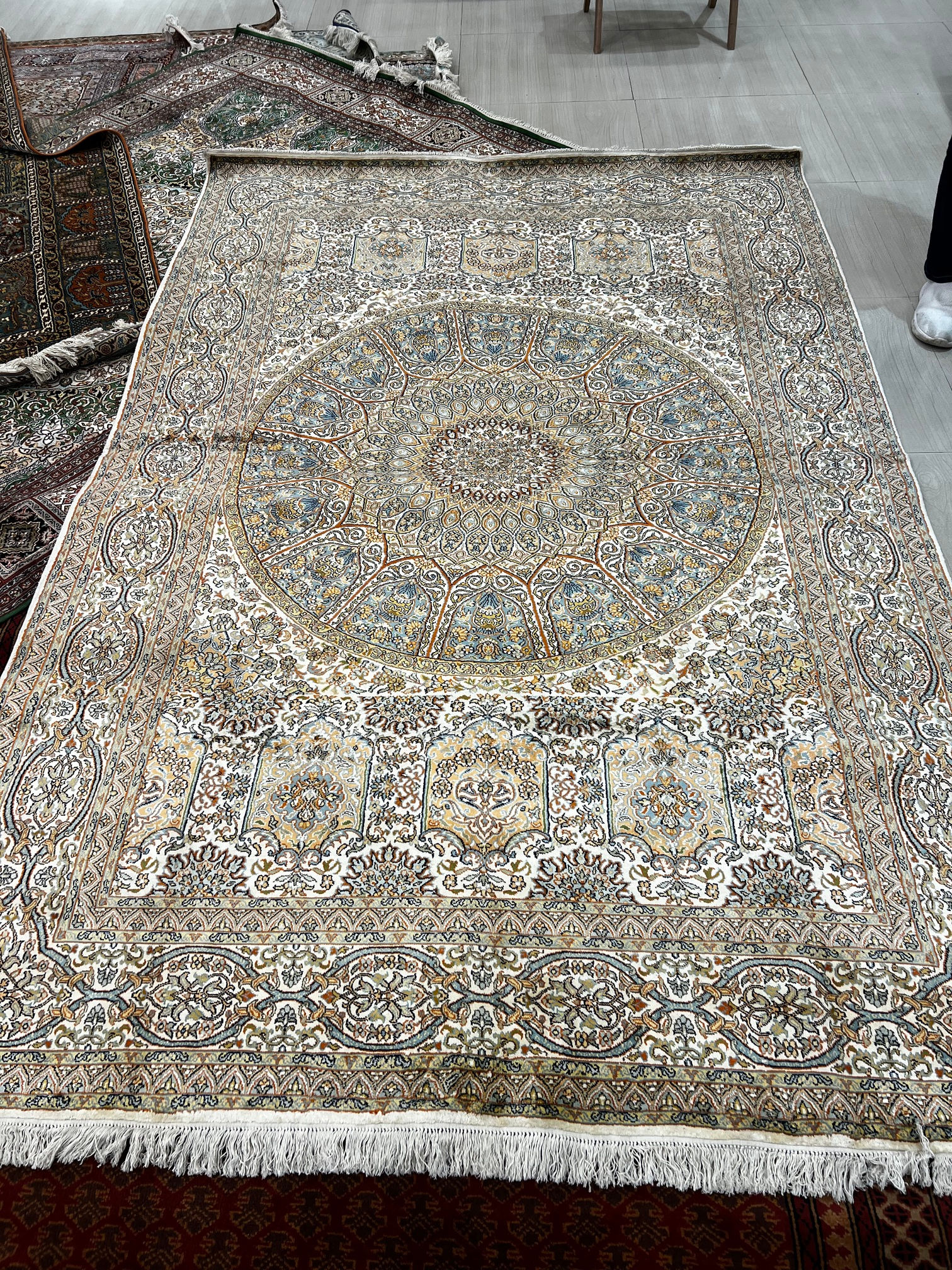 2 metre by 3 metre traditional pattern in cream and mixed colours made with silk and silk war 600 knots per square inch