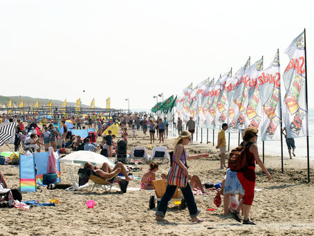 Verover de Zomer in Wijk aan Zee: Een Weekend vol Strandplezier!