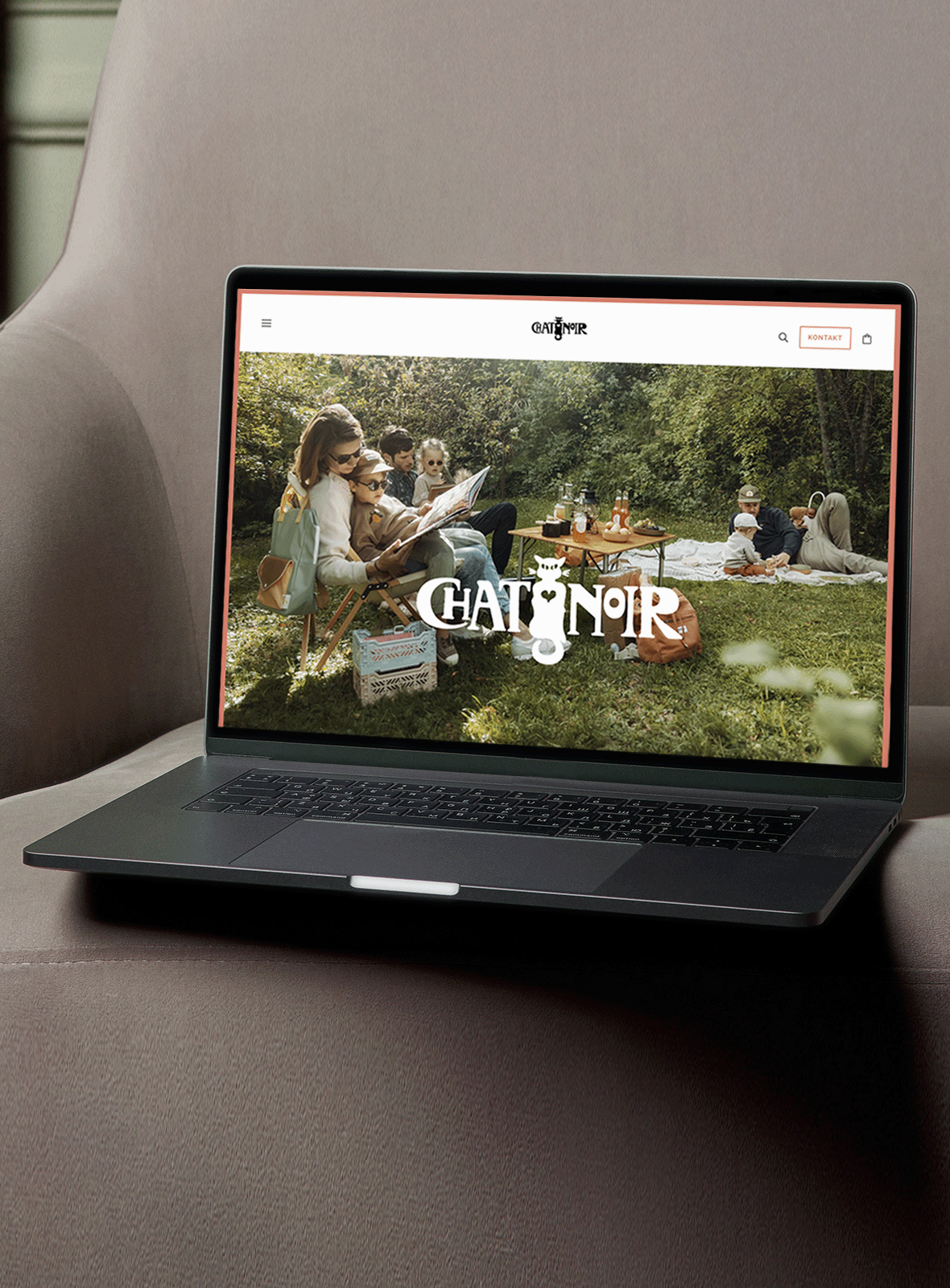 chatnoir_webseite_d_Elegant-Website-Branding-Laptop-Free-Mockup-01_defff.gif