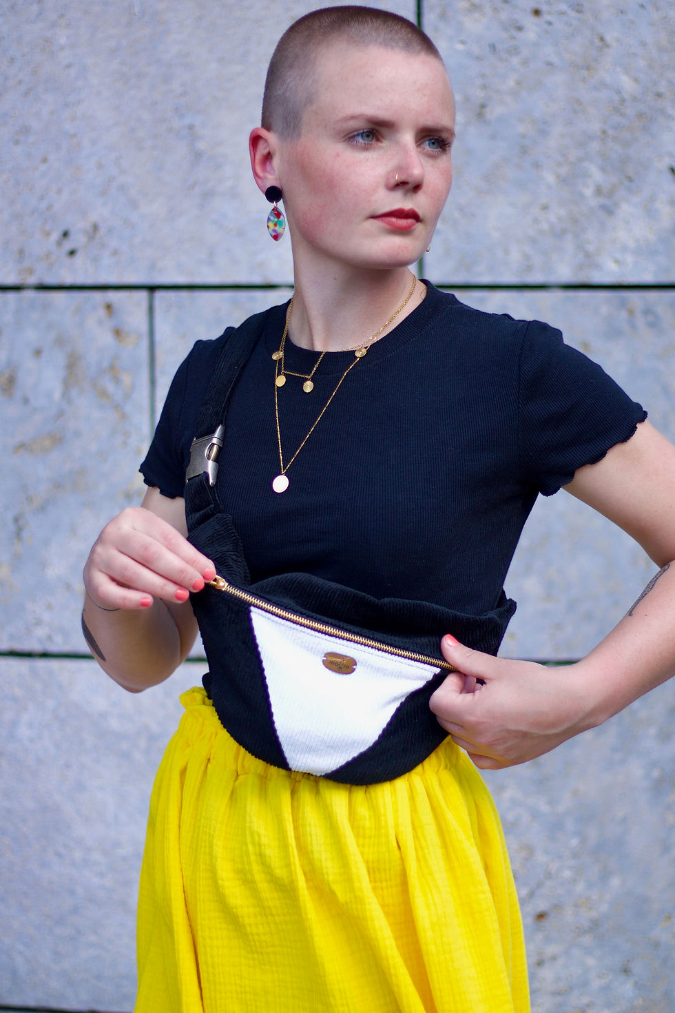 Miniaturbild: edle cord bauchtasche | crossbody bag für ein modernes outfit | gassitasche