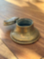 Encrier ancien en métal cuivré la brocantoise