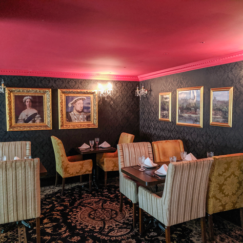 Sob nova administração, The Queen's Place Café e Restaurante apresenta novidades