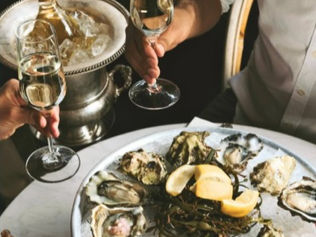 Entre taças e mares: jantar exclusivo reúne imprensa e a vinícola Tabali no Baiacuh