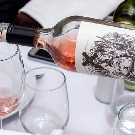 Que tal montar uma adega em casa com vinhos bons e acessíveis?