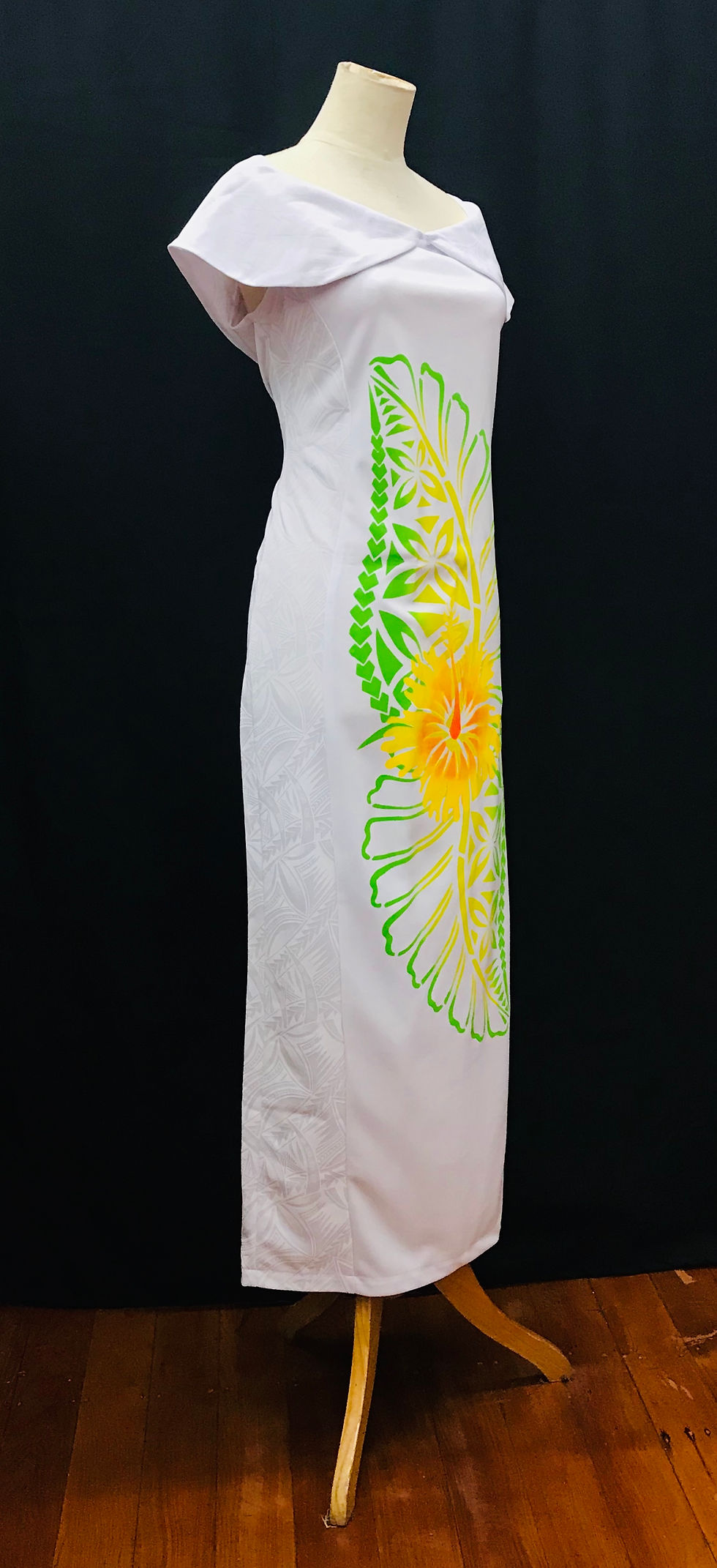 Miniature : White Hand Print Classic Dress Style