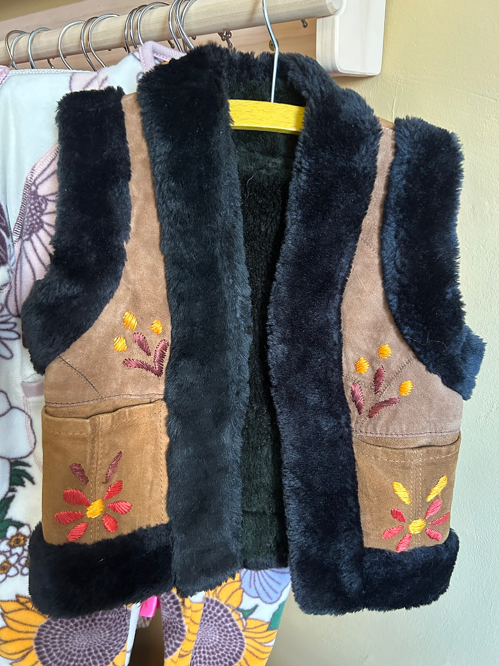 Thumbnail: Floral Print Bodywarmer in Black and Brown