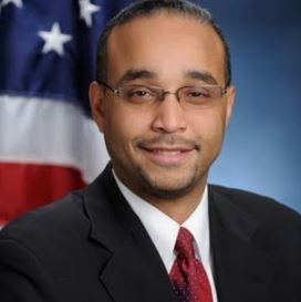 Evacúan oficina senador dominicano en Queens por sobre sospechoso