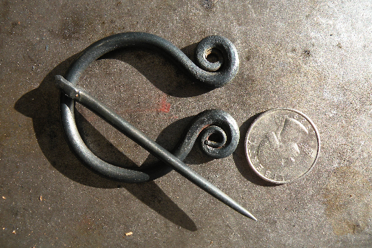 Thumbnail: Brooch with decorative twirl