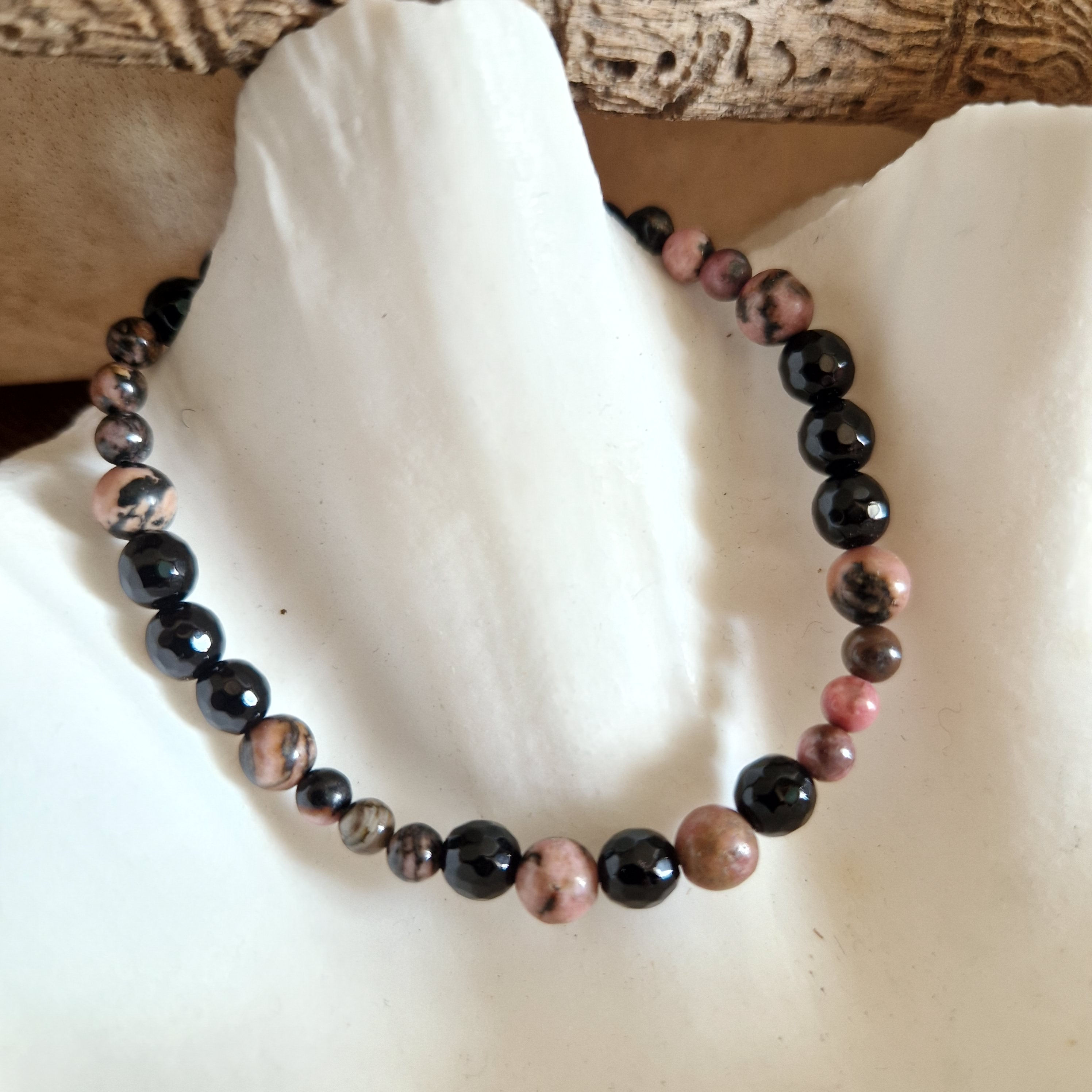 Rhodonit und Obsidian