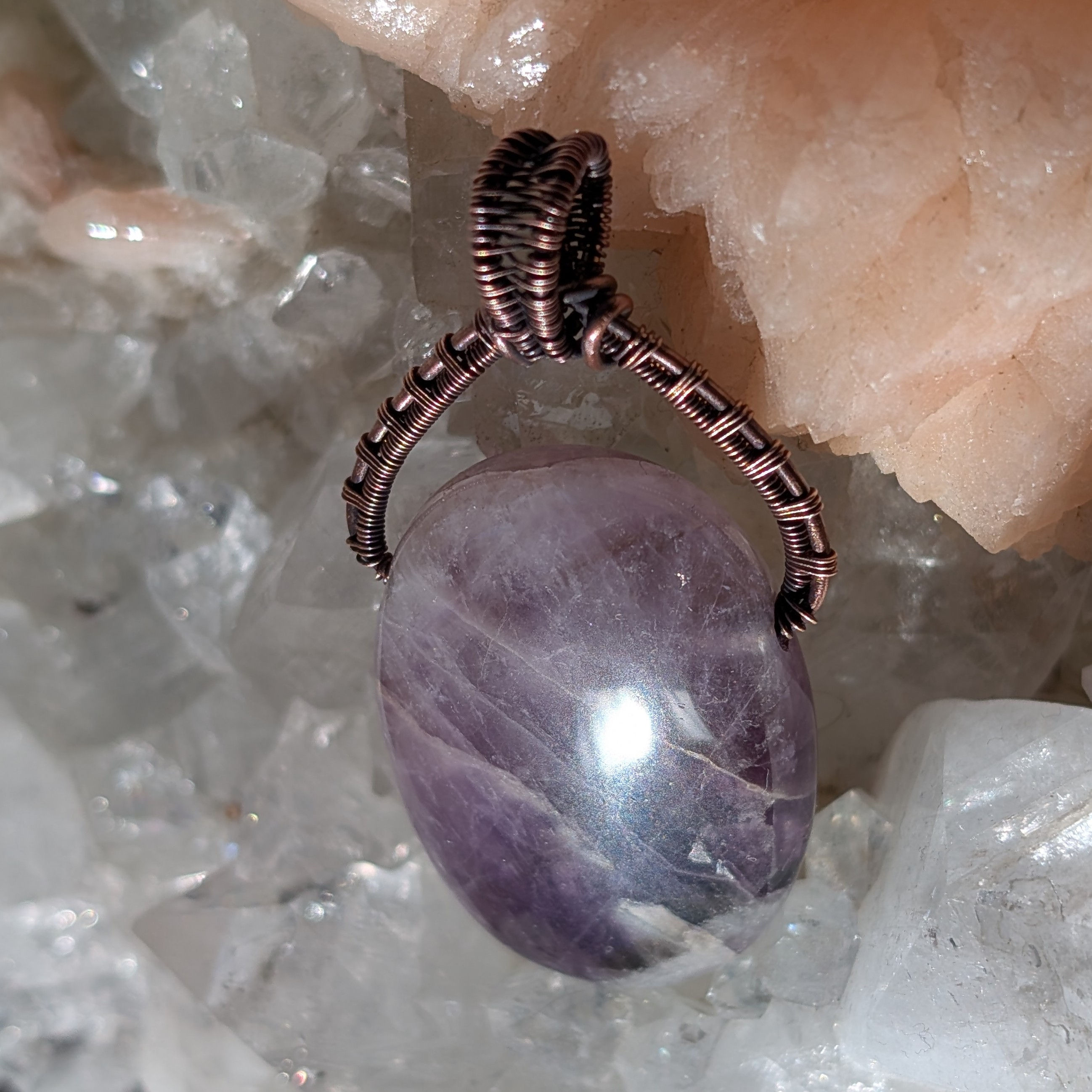 Amethyst Anhänger mit Kupfer - handgefertigter Heilstein Schmuck