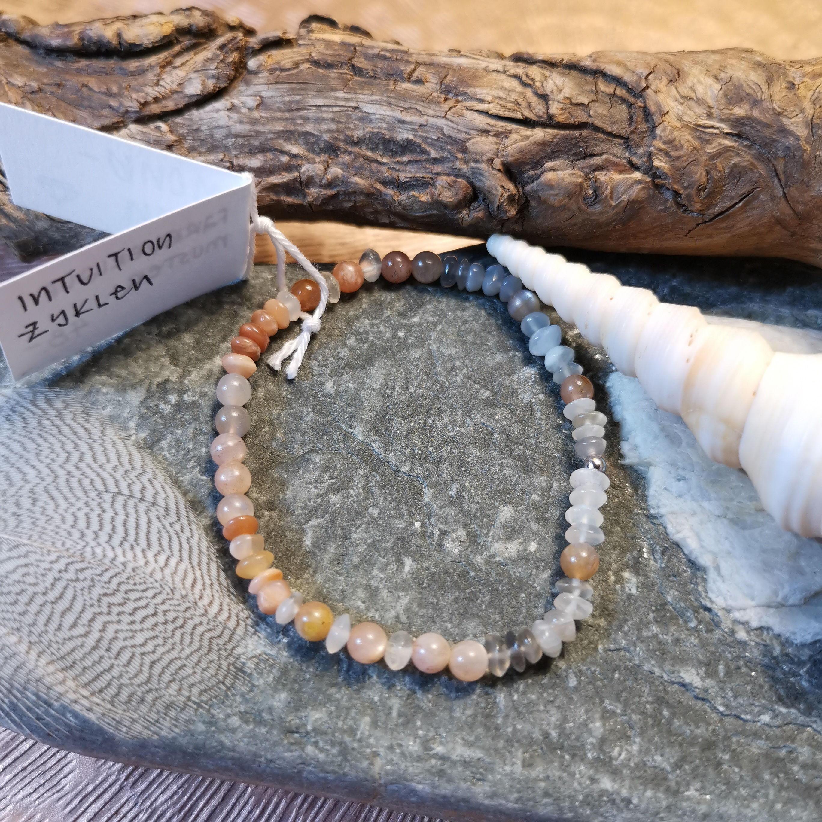 Mondstein weiss und rötlich