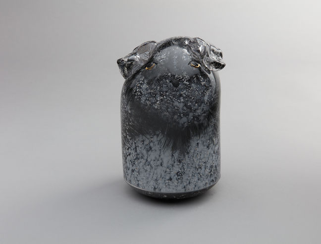Le verre est personnalisé avec des cendres d'animaux. L'aspect des cendres ressemble à la galaxie !
The glass is personalized with pet ashes. The appearance of the ashes resembles the galaxy!
