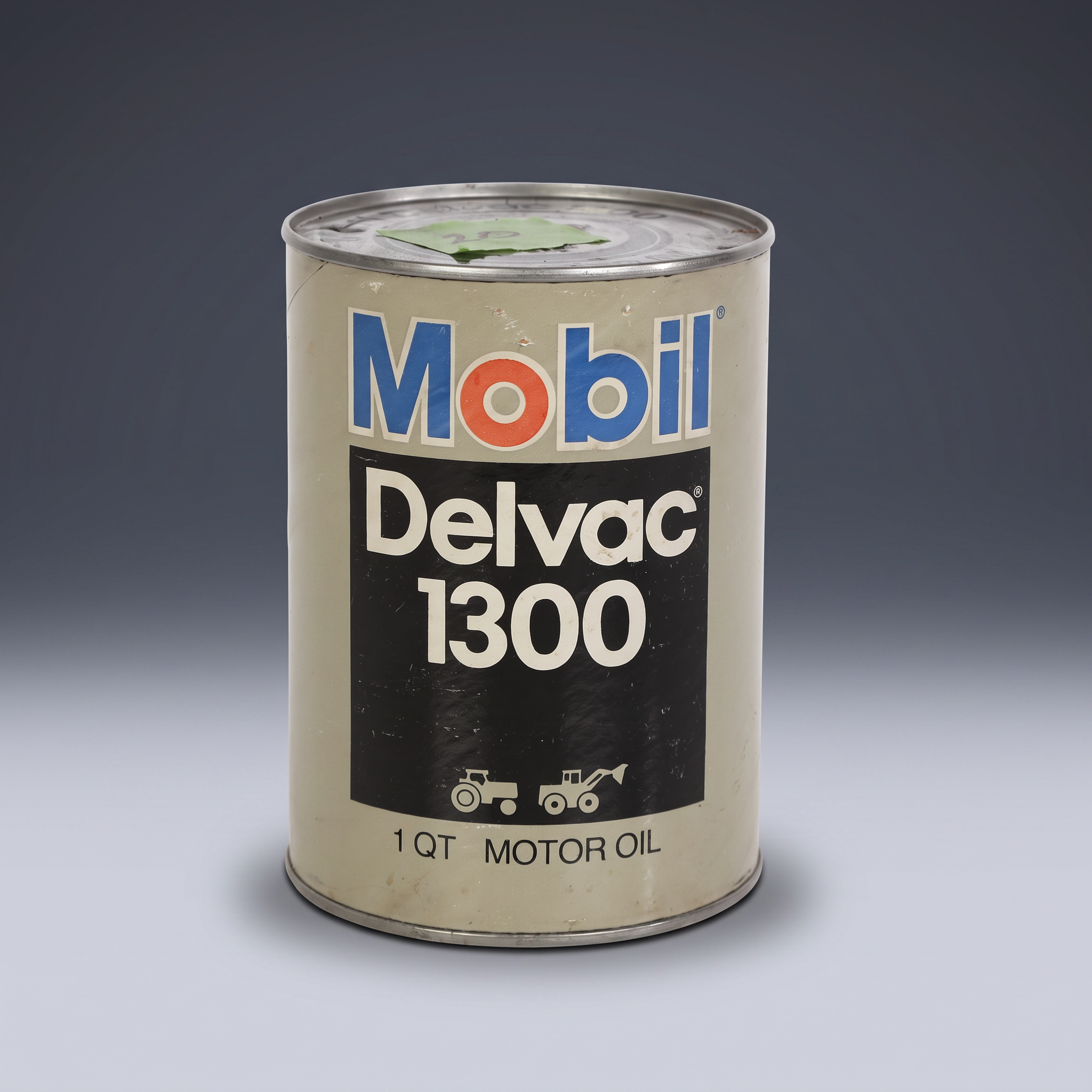 Lot 77: Vintage Mobil Delvac 1300 1-Quart Motor Oil Can