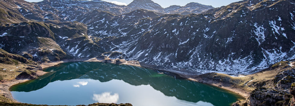 Lago de la Cueva en el Valle del Lago, Parque Natural de Somiedo, Asturias.