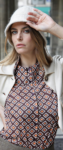 07 MCS chemisier Meghan n°176, veste Suédine beige, jupe Chevron choco, Bonnet 03855, Echa