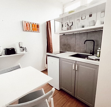 Linden Apartment - Küche mit Kochfeld