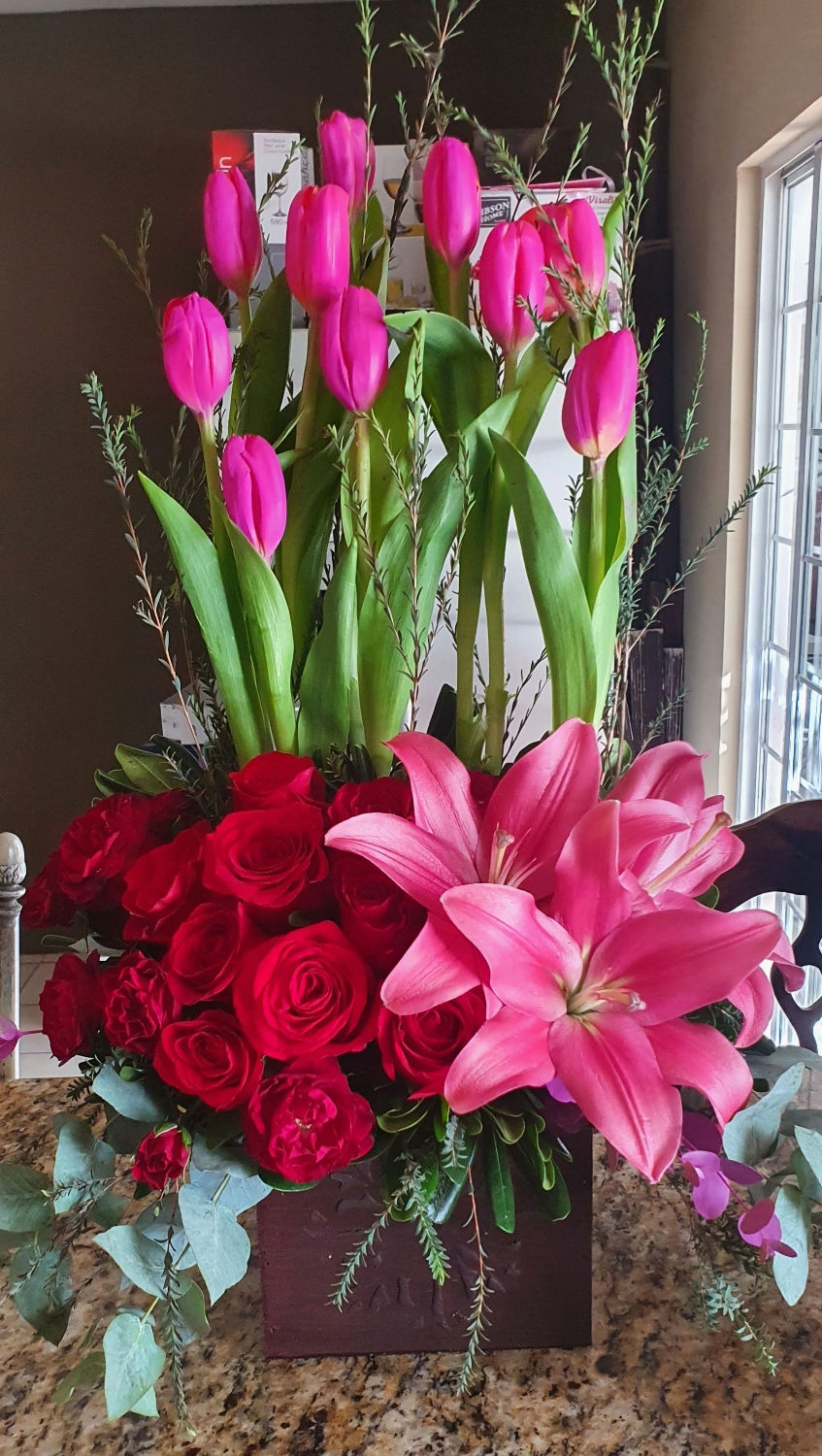 Caja de Rosas y Tulipanes