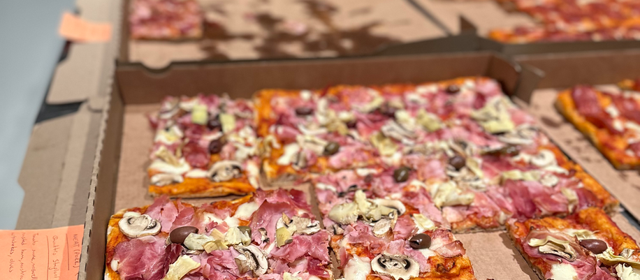 Why Pizza al Taglio Outshines Other Styles for Catering
