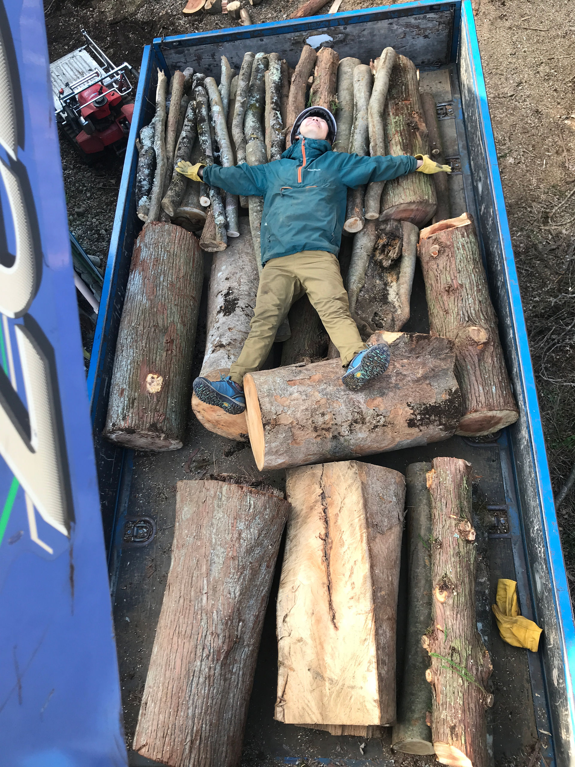 ３トントラックの荷台のサイズ感。トラックの荷台に乗るって子供