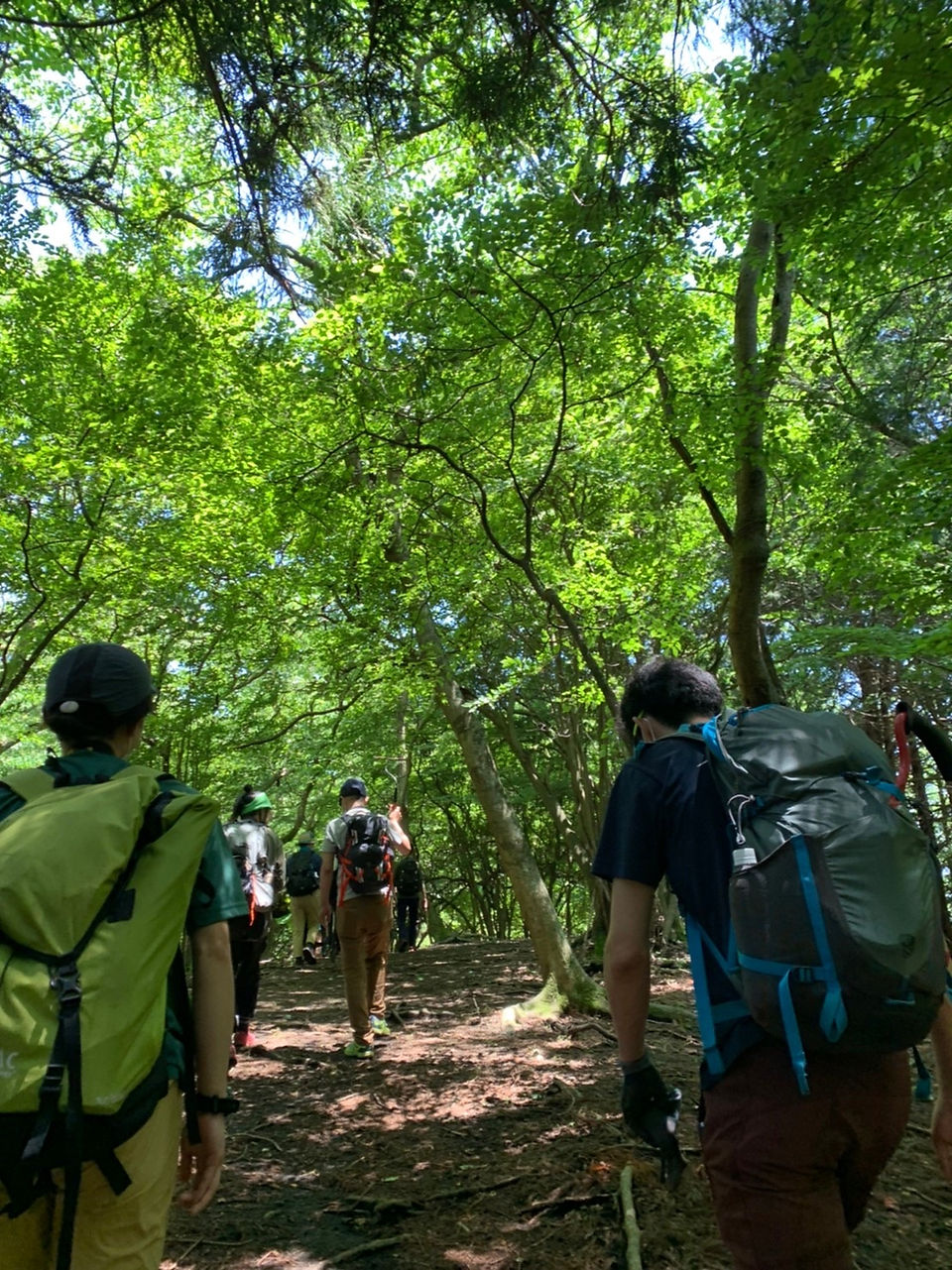 景色を堪能したあと荷物を回収して次の登山道をめざします！