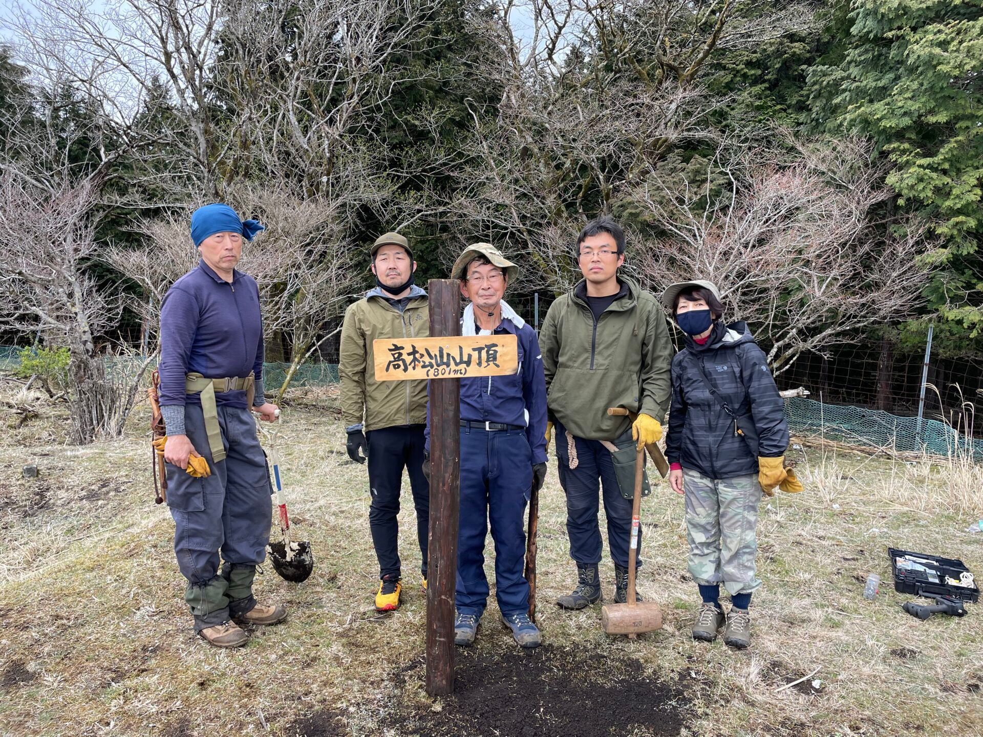 新しい看板と一緒に、(^^)