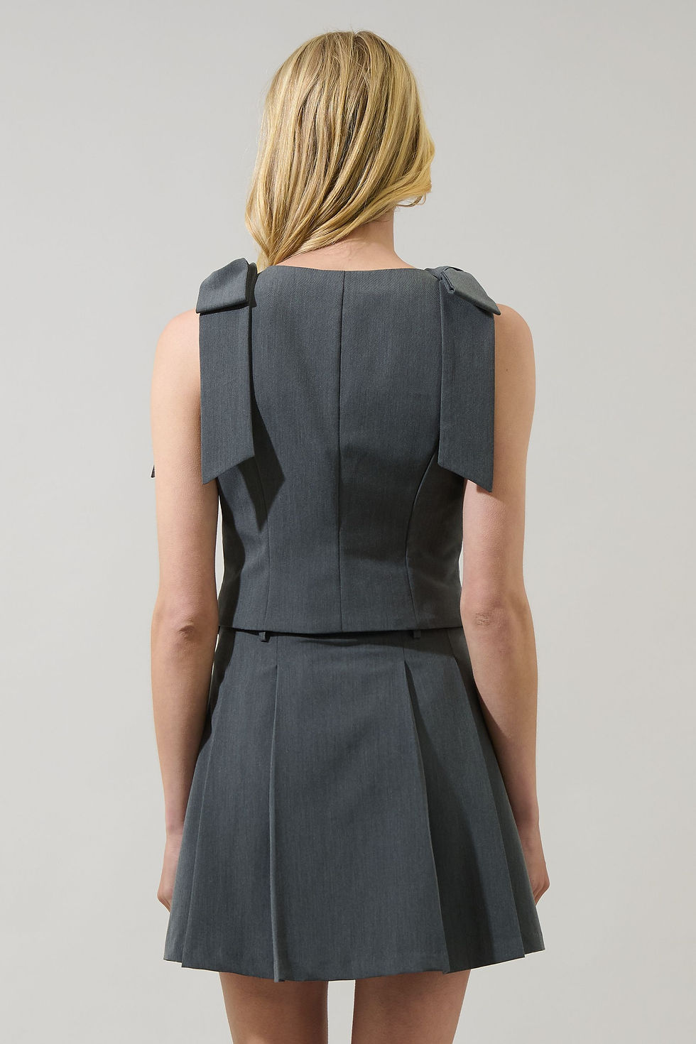 Miniatura: Gina Button Down Bow Vest
