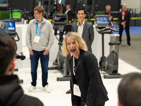 5 corporate event video production must-haves - attendee engagement at a trade show event