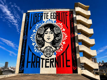 Fresque monumentale « Liberté Égalité Fraternité » de Shepard Fairey, street art géant du 13e à Paris