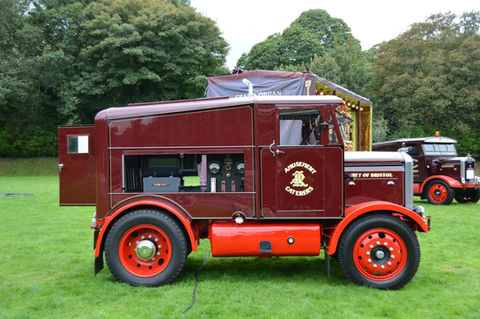 Gold leaf, lining and traditional signwriting for heritage project