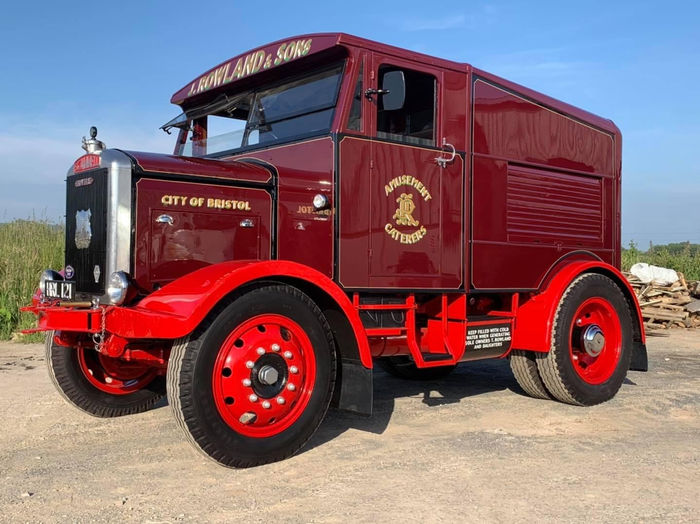 Traditional signwriting, lining and goldleaf