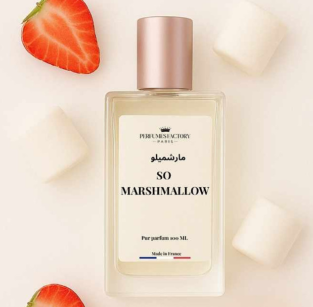 Parfum Marshmallow coucher avec des fraise et des marshmallow sur fond blanc 