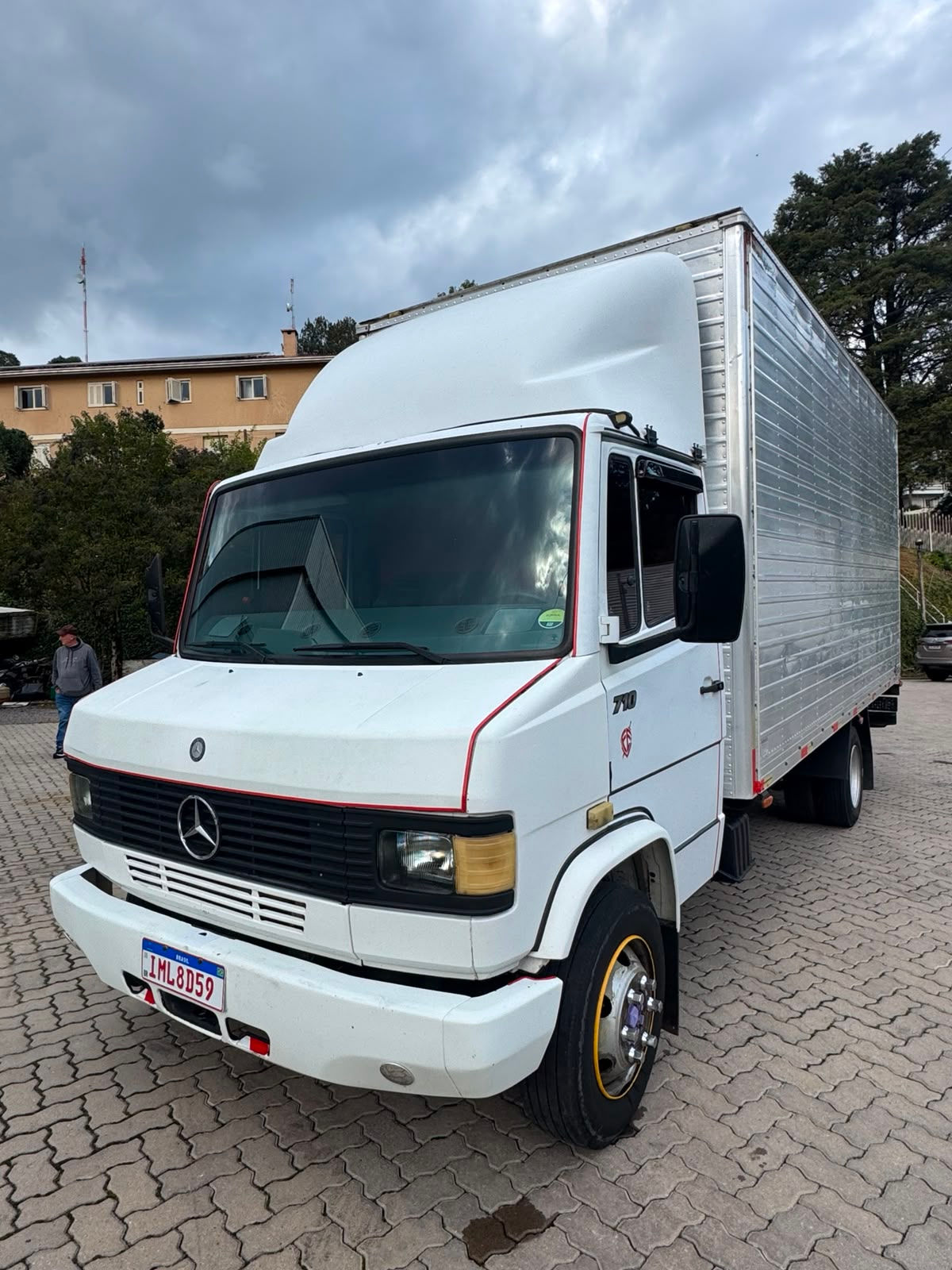 M. BENZ 710 2005