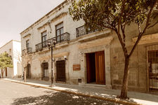 A street view of Casa Antonieta hotel