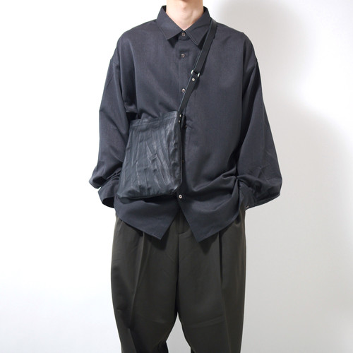 wring- soft leather sacoche black | kentohashiguchi 