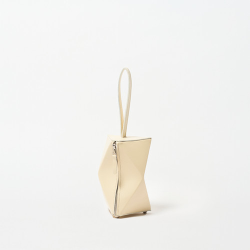 【値下げ中】KENTO HASHIGUCHI FOLD レザーバッグ　アイボリー FOLD- tri ivory | KENTO HASHIGUCHI公式HP